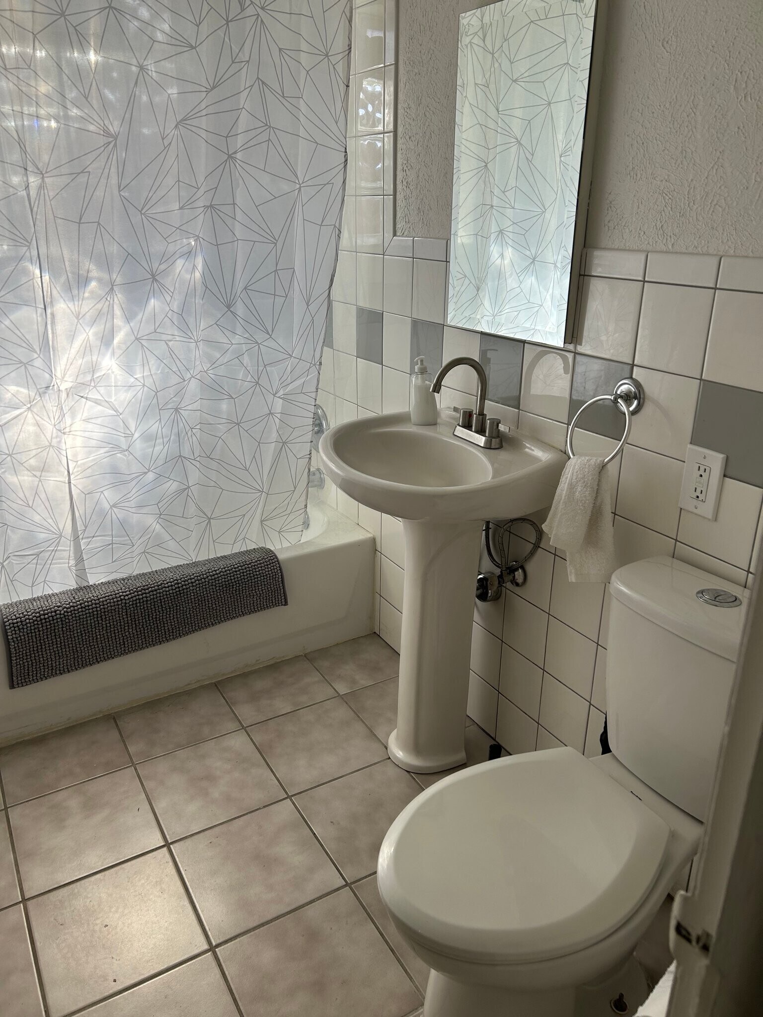 Building Photo - 4926 Hooker St