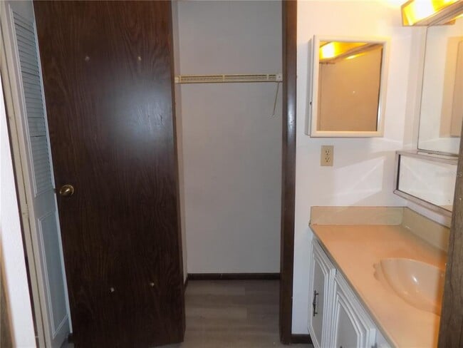 Building Photo - 613 SW 75th St