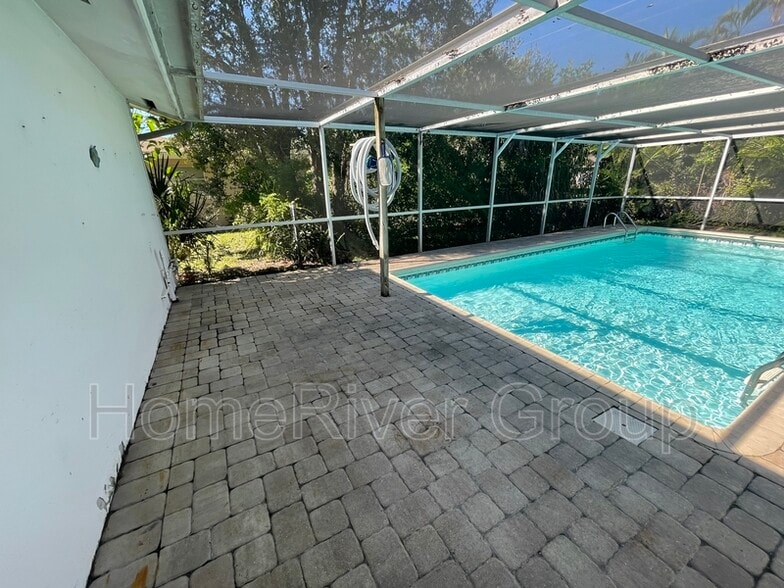 Building Photo - 1433 Covington Cir W