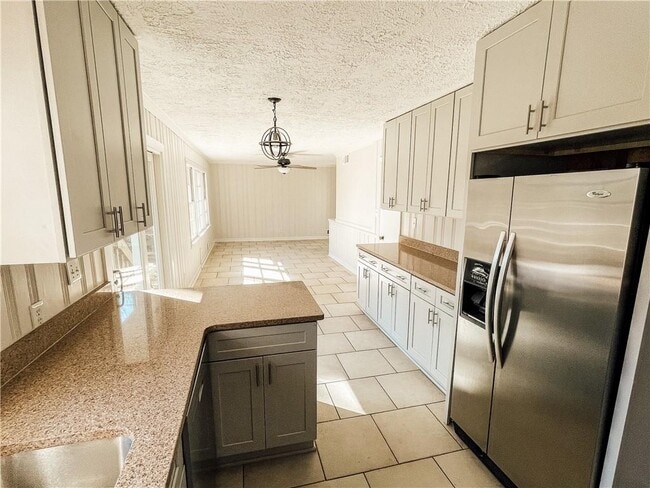 Building Photo - 359 N Victoria Rd