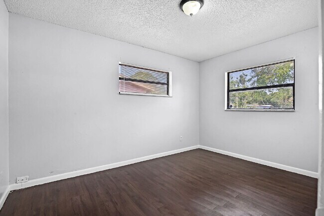 Building Photo - Move-In Ready 3-Bedroom Home with Spacious...