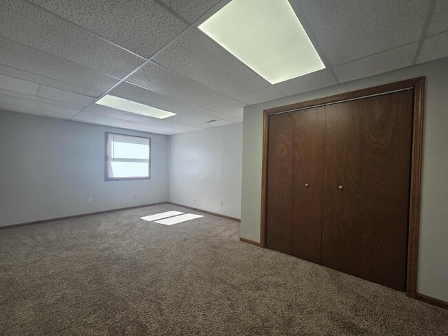 Building Photo - Large town house for rent!