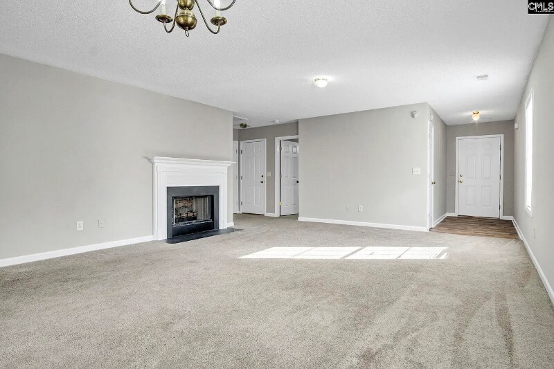 Building Photo - 303 Castle Ridge Dr