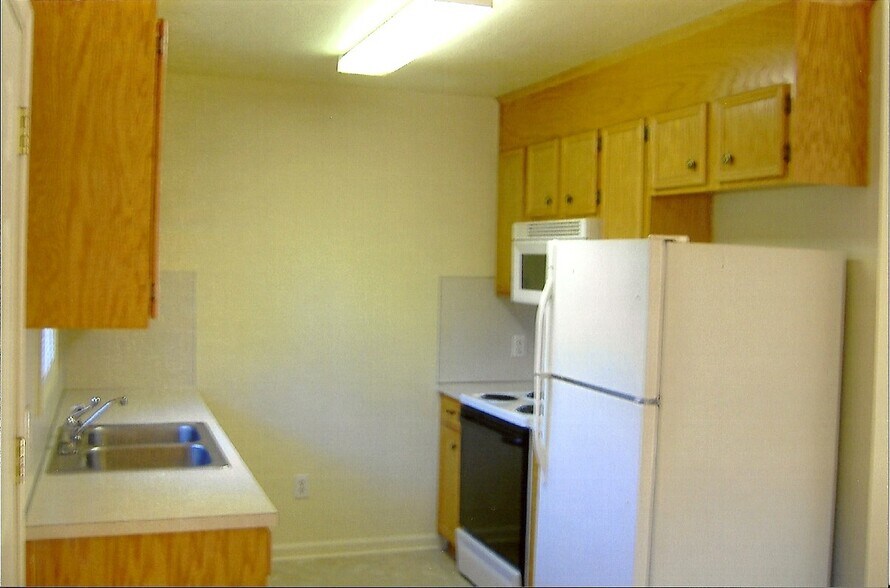 Building Photo - 959 13th St SE