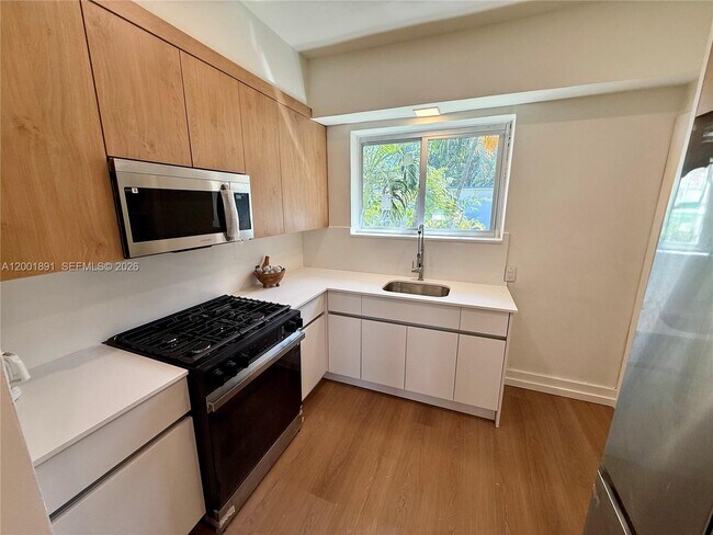 Building Photo - 1535 West Ave