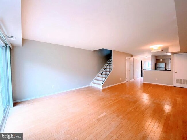 Building Photo - 27 Barclay Ct