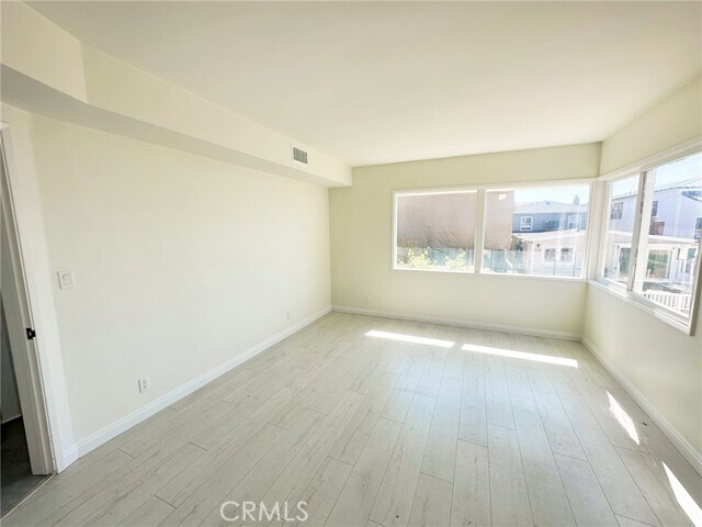 Building Photo - 233 6th St