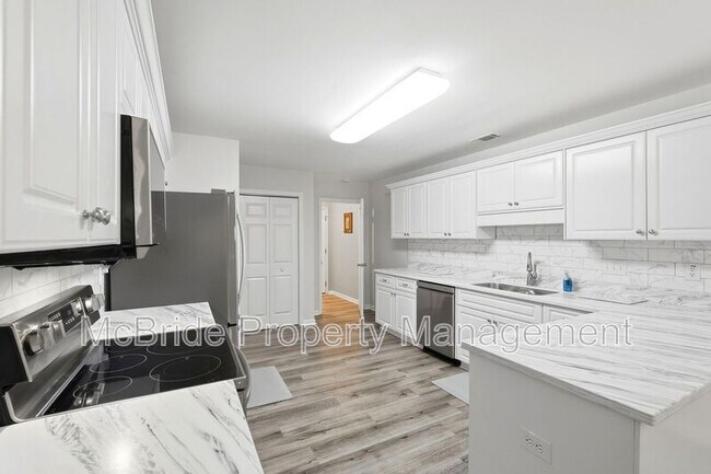 Building Photo - 678 Kensington Ct SE