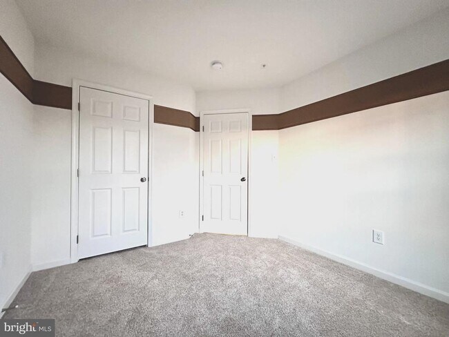 Building Photo - 920 Hopkins Cor