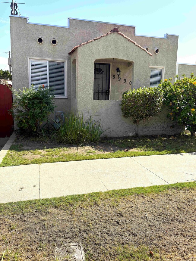 Building Photo - 3930 E 14th St