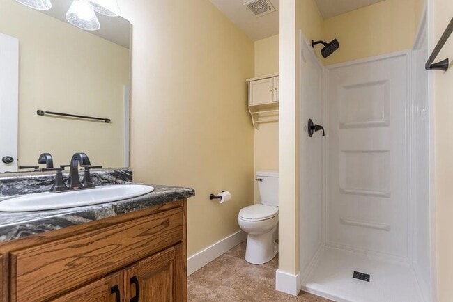 Building Photo - 3 Bed 2 Bath 2 Car Garage Home Southwest Springfield MO!!