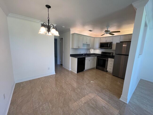 Building Photo - 1225 NW 21st St