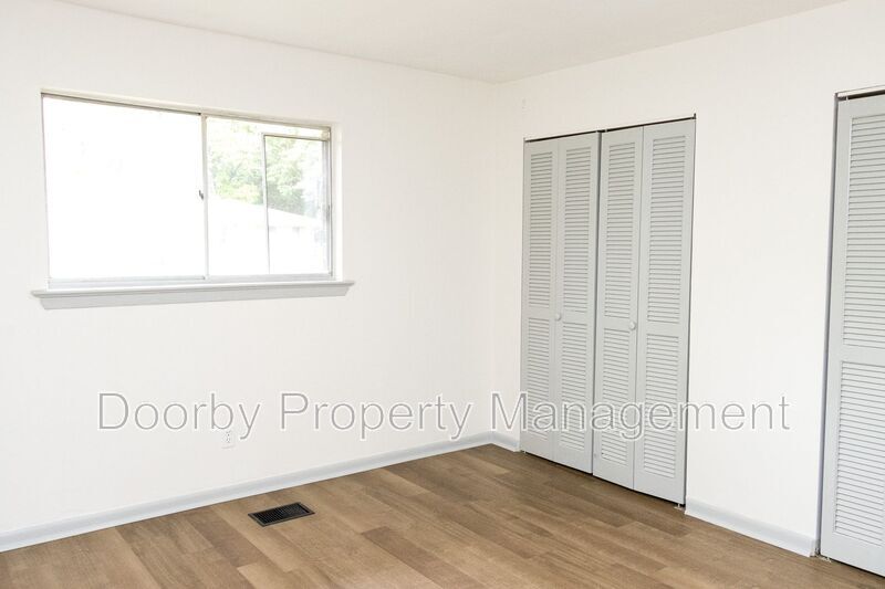 Building Photo - 1300 Koblan Dr