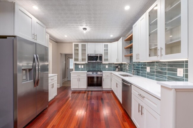 Building Photo - 3-Bedroom, 1.5 Bathroom Townhouse in Heart of Hampden
