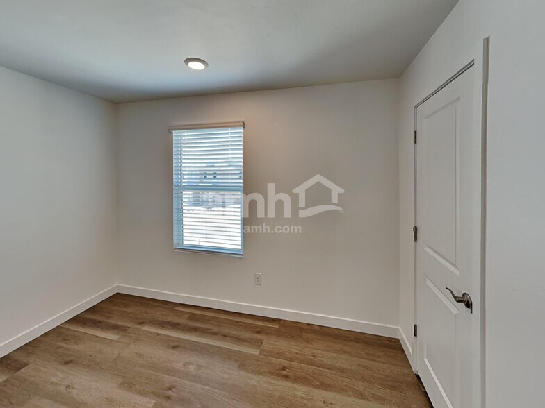 Building Photo - 6509 E Paseo Alga