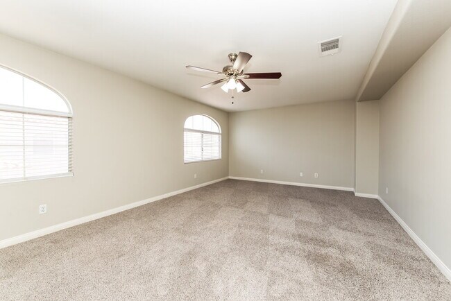 Building Photo - 3337 Epson St