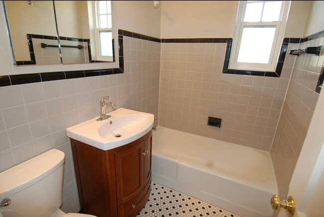 Building Photo - 1105 10th St N