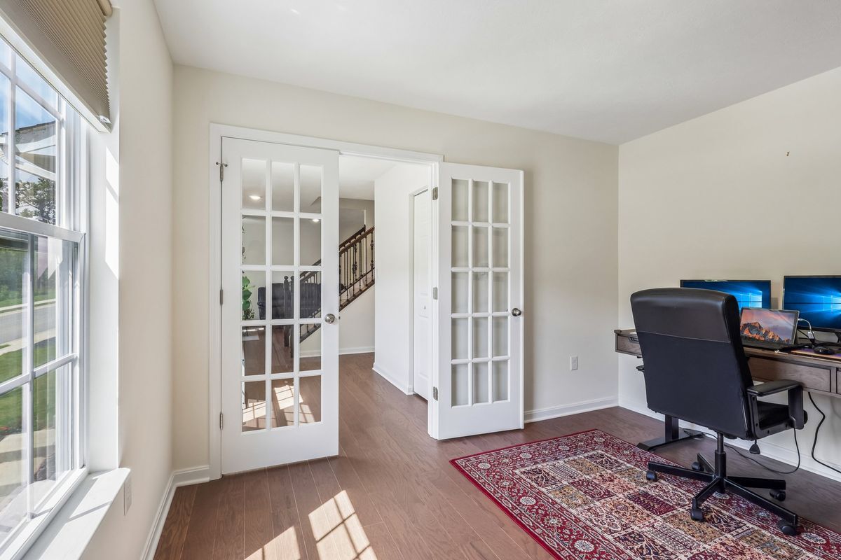 Building Photo - 1105 Deerfield Dr