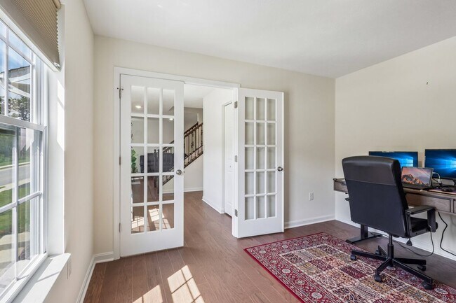 Building Photo - 1105 Deerfield Dr