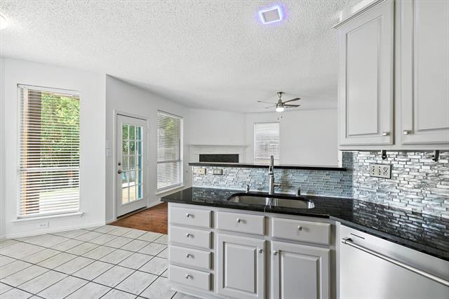Building Photo - 1717 Newton Dr