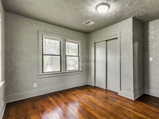 Building Photo - 2612 N Fonshill Ave