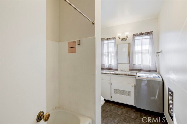 Building Photo - 1209 E Lexington Dr