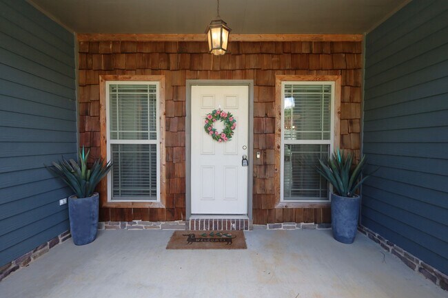 Building Photo - 4634 Amelia Cir
