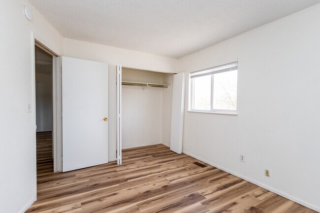 Building Photo - 6672 Provincial Dr