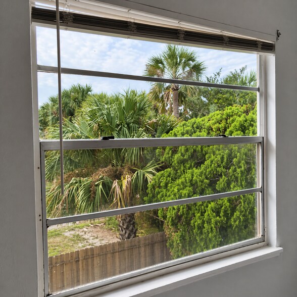 Building Photo - 208 12th Ave N