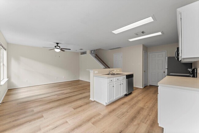 Building Photo - 7 Verbena Bend Pl