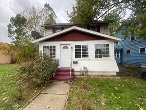Building Photo - Bright 3BR+2BA Bungalow by Downtown
