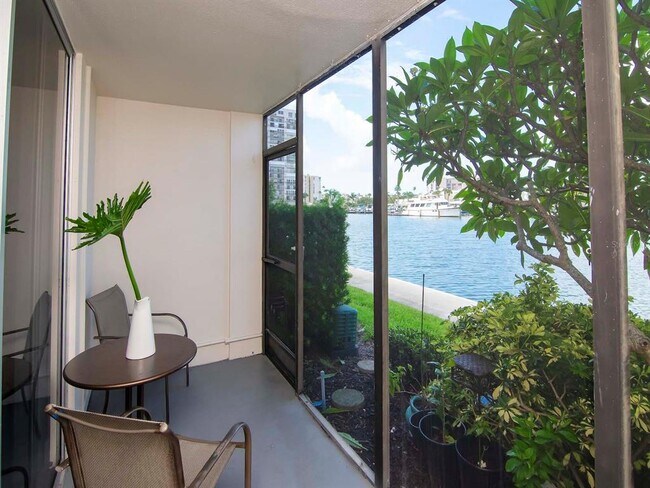 Building Photo - 7540 Bay Island Dr S