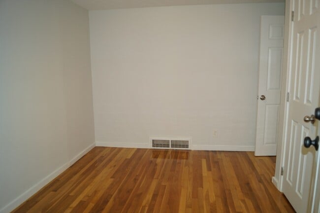 Building Photo - 48 Bornwood Dr