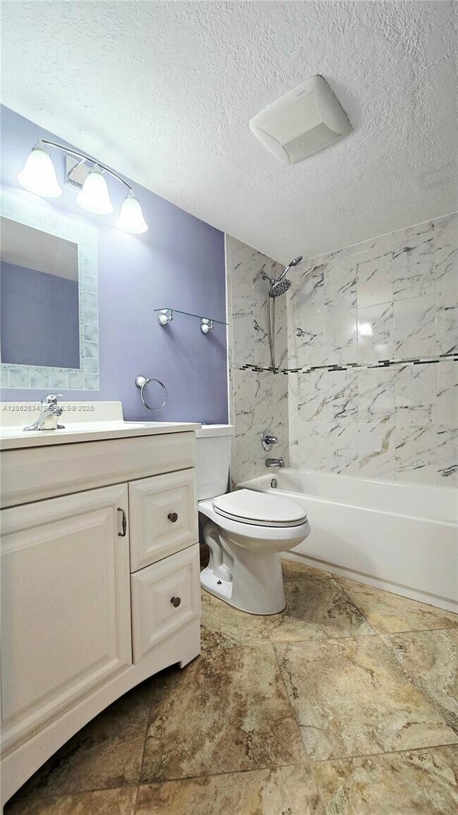 Building Photo - 202 Foxtail Dr