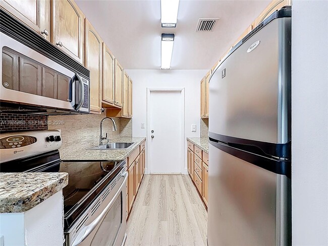 Building Photo - 2424 SE 17th St