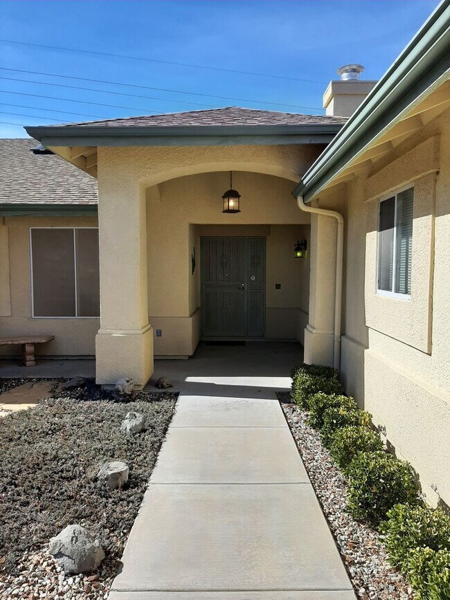 Building Photo - Beautiful 3 Bedroom Home located in Prescott