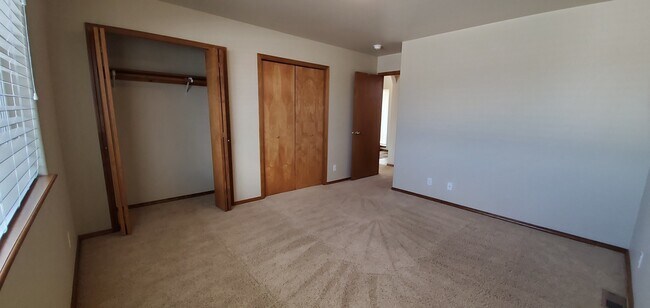 Building Photo - Beautiful 3 Bedroom Home in Fieldstone Nei...