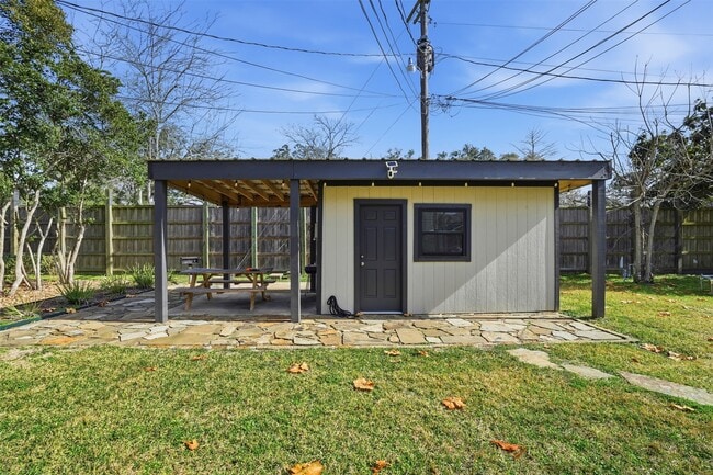 Building Photo - 201 S Kansas Ave