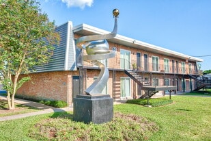 Building Photo - Villas at Emerald Park