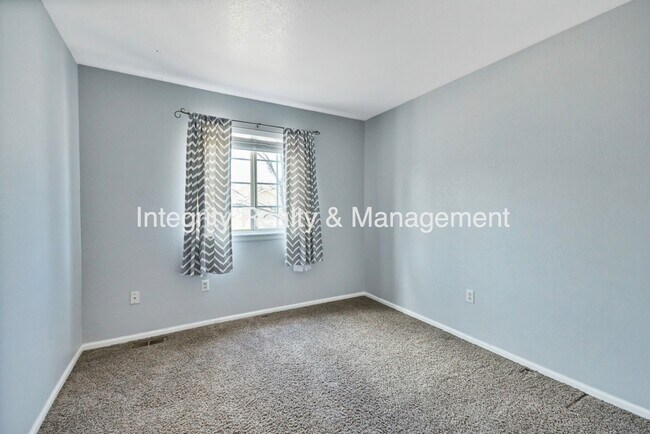 Building Photo - 4812 N Silverlace Dr