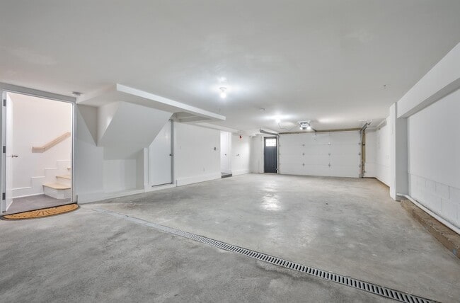 Building Photo - 6719 Meadowview Ave