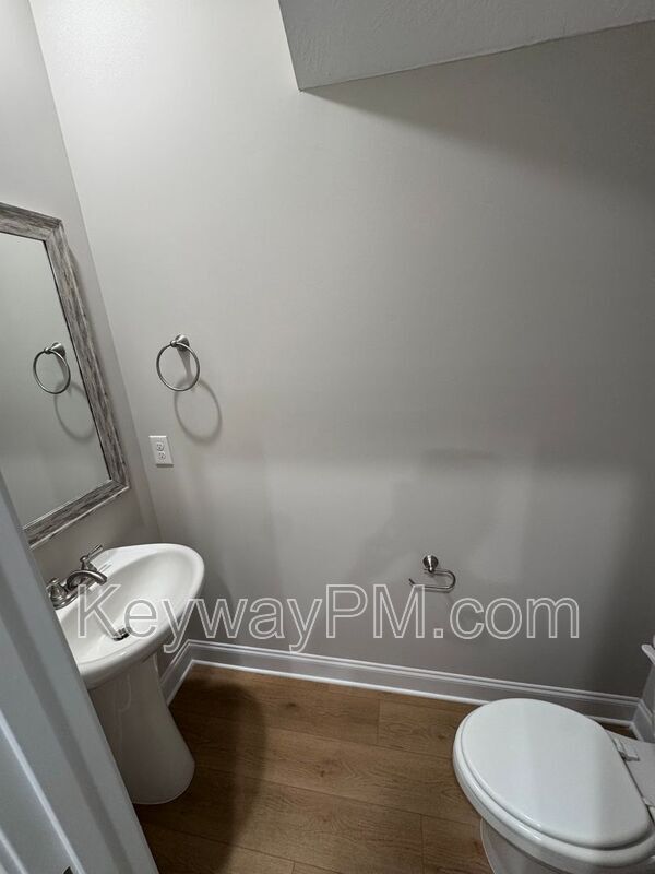 Building Photo - 3045 Venetian Dr