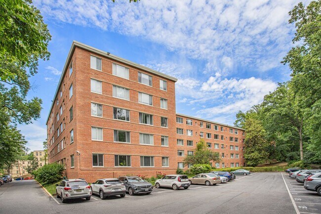 Building Photo - Glover Park Oasis