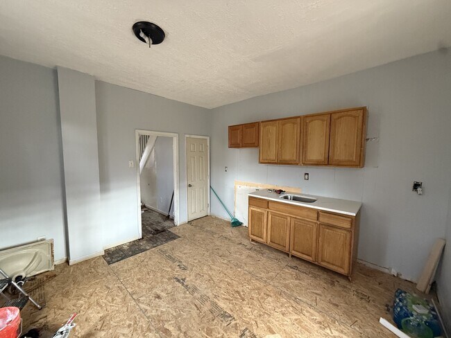 Building Photo - 1320 Chase St