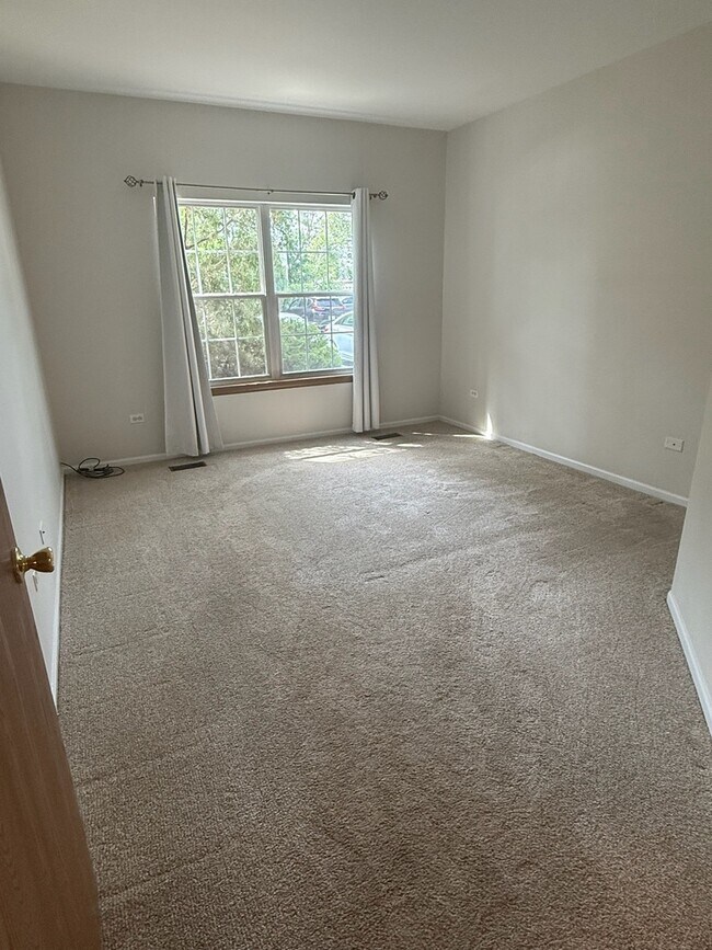 Building Photo - 3317 Stratford Ct