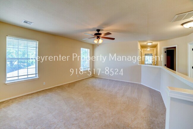 Building Photo - Beautiful home across from Jenks Middle School