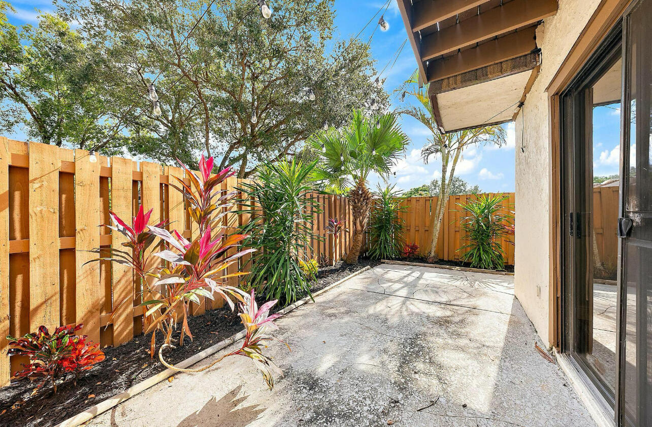 Building Photo - 4012 Palm Bay Cir