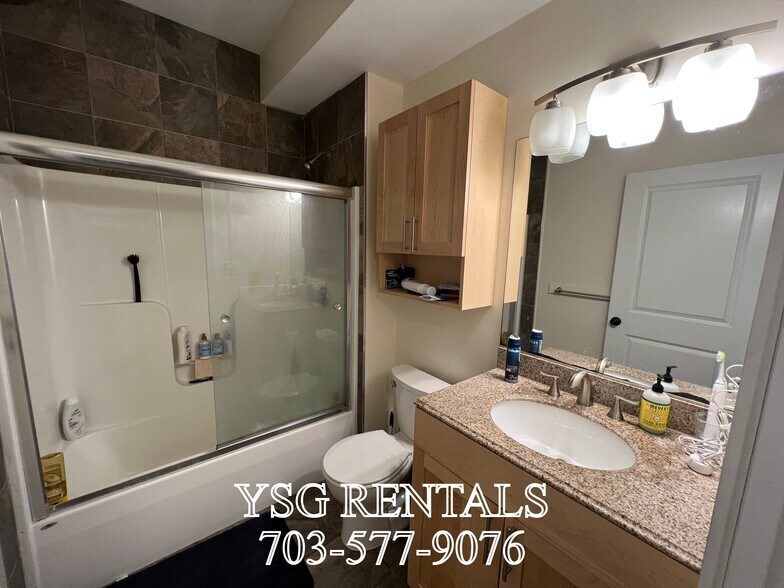 Building Photo - 192 Hillside St