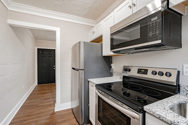 Building Photo - Vouchers Accepted!!! 2 Bedroom
