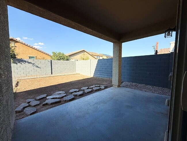 Building Photo - "Charming 3-Bedroom Oasis with 2 Baths & Spacious 1881 Sq. Ft. Layout in Glendale!"